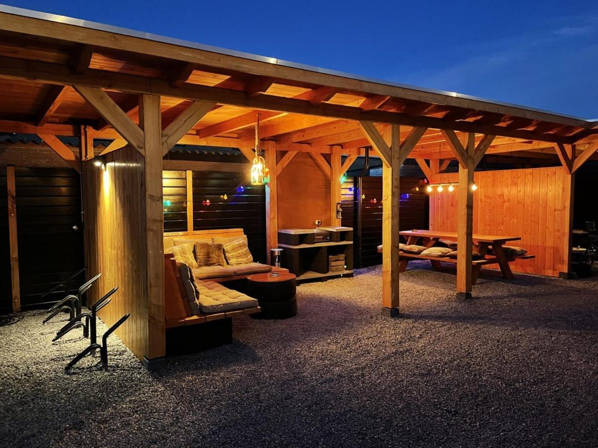 House 9 Guest house *